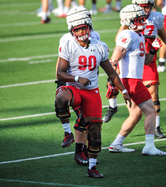 Wisconsin defensive lineman James Thompson Jr. warmup up before practice (Credit: Dave Kallmann / Milwaukee Journal Sentinel via Imagn Content Services, LLC)